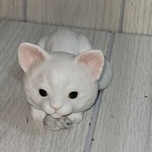 Vtg 1988 Kathy Wise White Cat Figurine Enesco With Mouse Whimsical Farmhouse